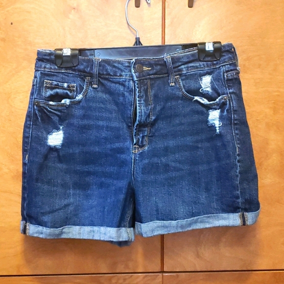 Old Navy High Rise Shorts in womens size 8 - Picture 1 of 2